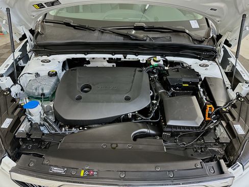 Used 2025 Volvo XC40 B5 Plus image 36