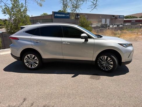 Used 2024 Toyota Venza XLE AWD/4WD image 5