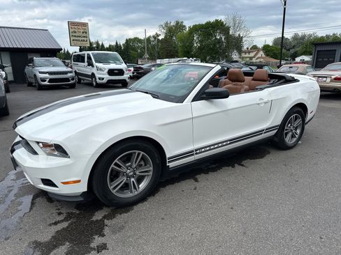 Used 2011 Ford Mustang Premium w/ 201A Rapid Spec Order Code RWD image 9