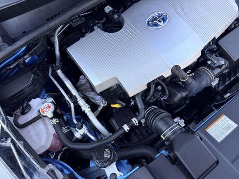 Used 2022 Toyota Prius LE AWD/4WD image 9