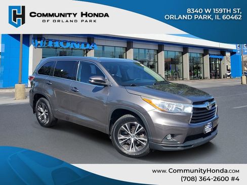 Used 2016 Toyota Highlander XLE AWD/4WD image 1