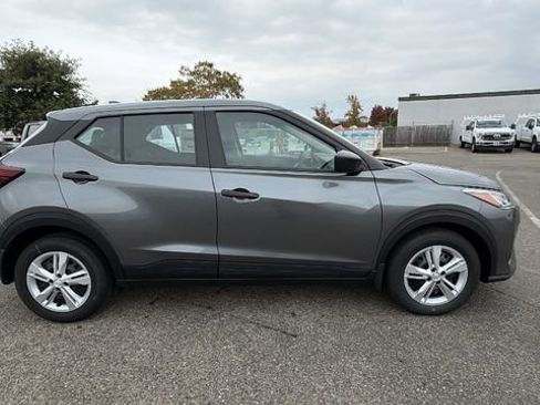 New 2025 Nissan Kicks Play S image 3