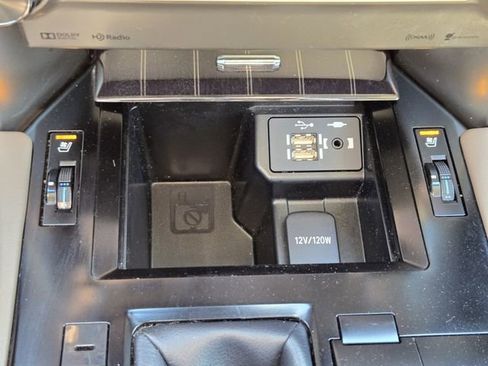 Used 2020 Lexus GX 460 Premium w/ Premium Package image 24