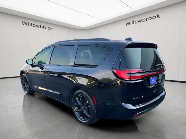 Used 2025 Chrysler Pacifica Limited FWD image 3