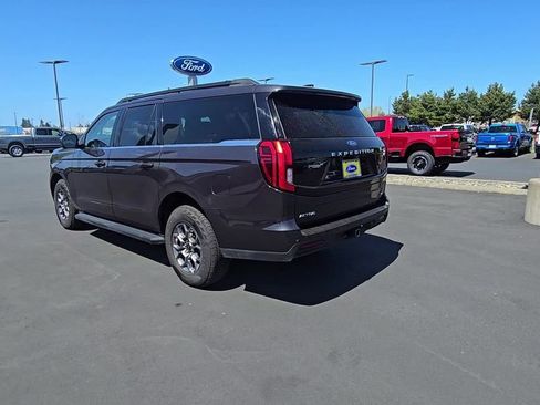 Used 2025 Ford Expedition Max Active AWD/4WD image 2