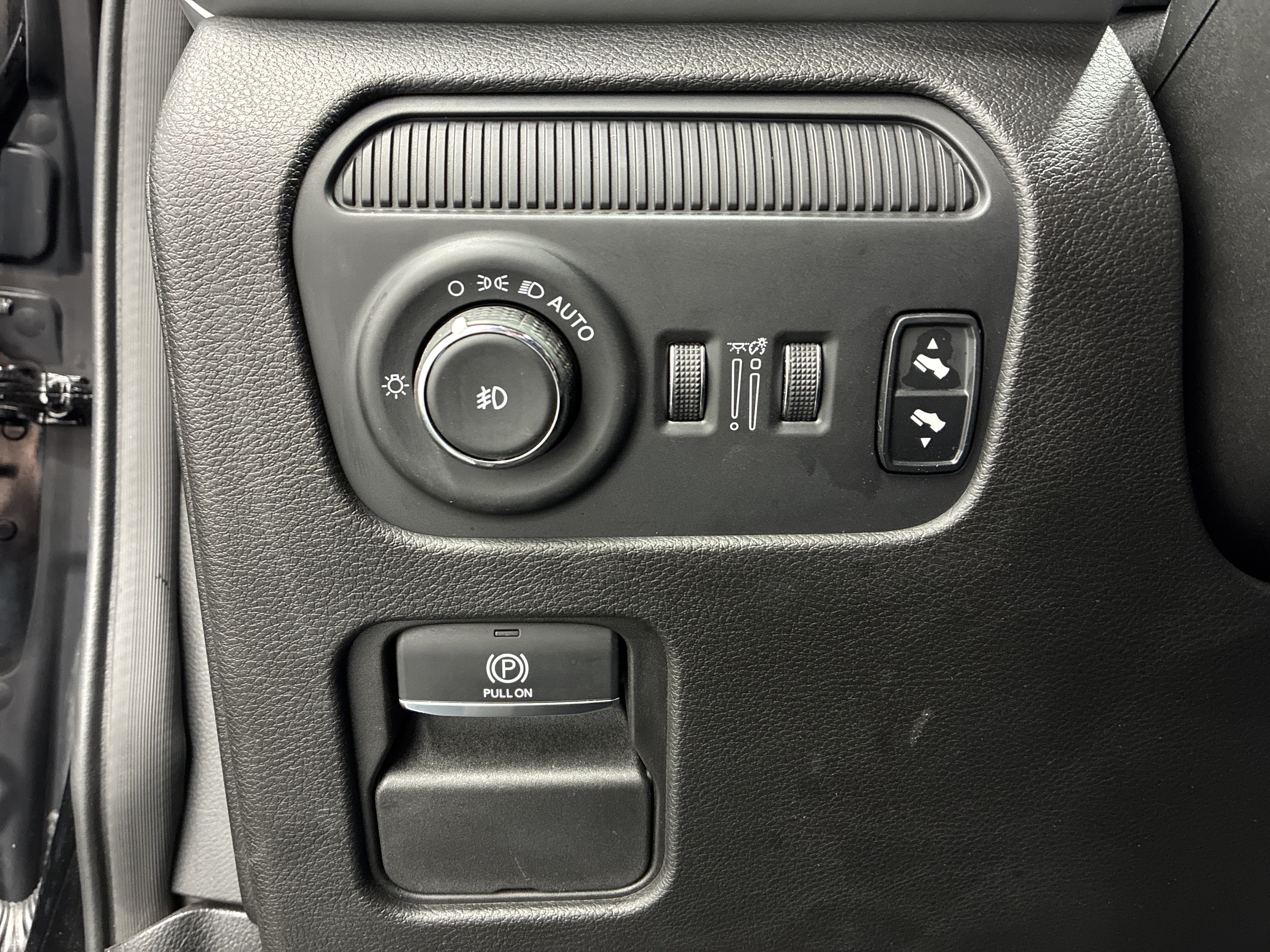 Used 2024 Jeep Wagoneer L Series III w/ Premium Group I AWD/4WD image 19