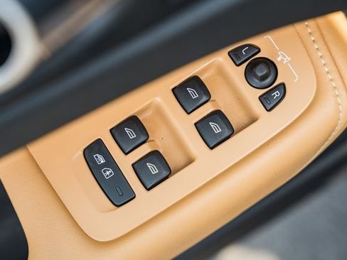 Used 2023 Volvo XC60 B5 Ultimate w/ Climate Package image 38