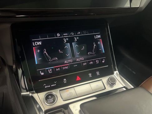 Used 2021 Audi e-tron Premium Plus w/ Premium Plus Package image 34