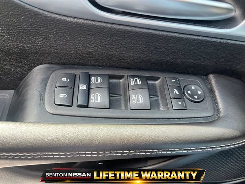 Used 2026 Chrysler Pacifica Limited FWD image 12