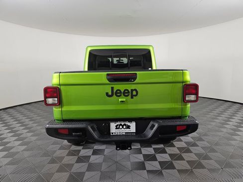 Used 2025 Jeep Gladiator Sport image 4
