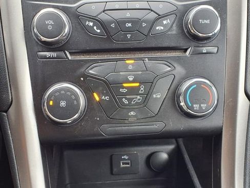 Used 2017 Ford Fusion SE FWD image 17
