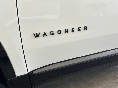 Used 2024 Jeep Wagoneer Launch Edition AWD/4WD image 16