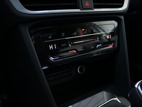 New 2025 Volkswagen Taos SEL image 7