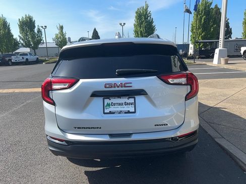 Used 2022 GMC Terrain SLE w/ Driver Convenience Package AWD/4WD image 8