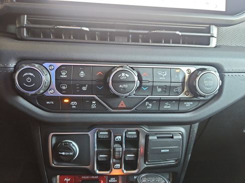 New 2025 Jeep Wrangler Unlimited Rubicon 392 image 12