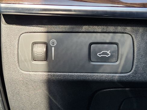 Used 2016 Volvo XC90 T6 Momentum w/ Momentum Plus Package image 22