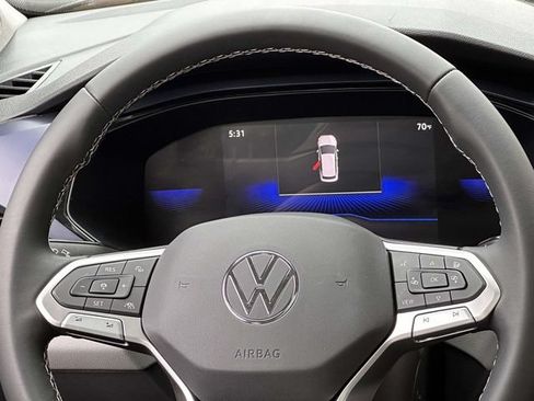 Used 2023 Volkswagen Taos SE w/ Panoramic Sunroof Package AWD/4WD image 23