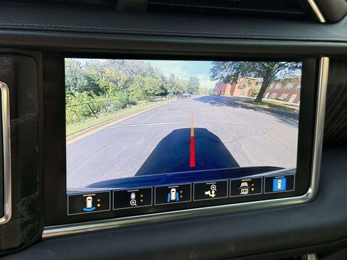 Used 2021 GMC Yukon Denali w/ Denali Premium Package image 11