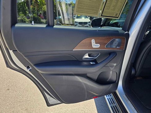 Used 2020 Mercedes-Benz GLS 450 4MATIC image 18