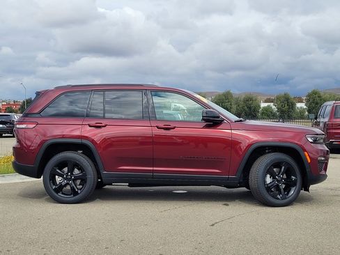 New 2025 Jeep Grand Cherokee Limited w/ Black Appearance Package image 2