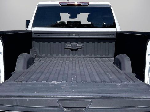 Used 2024 Chevrolet Silverado 2500 LT AWD/4WD image 25
