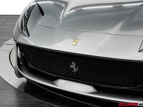 Used 2020 Ferrari 812 Superfast RWD image 10