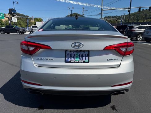 Used 2015 Hyundai Sonata Limited w/ Option Group 06 FWD image 19