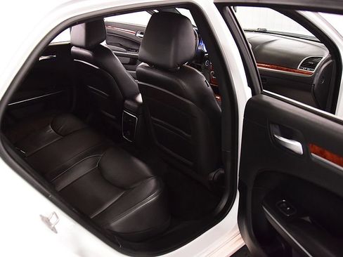Used 2013 Chrysler 300 RWD image 27