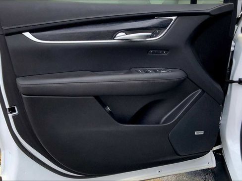 Used 2022 Cadillac XT5 Premium Luxury w/ Technology Package image 21