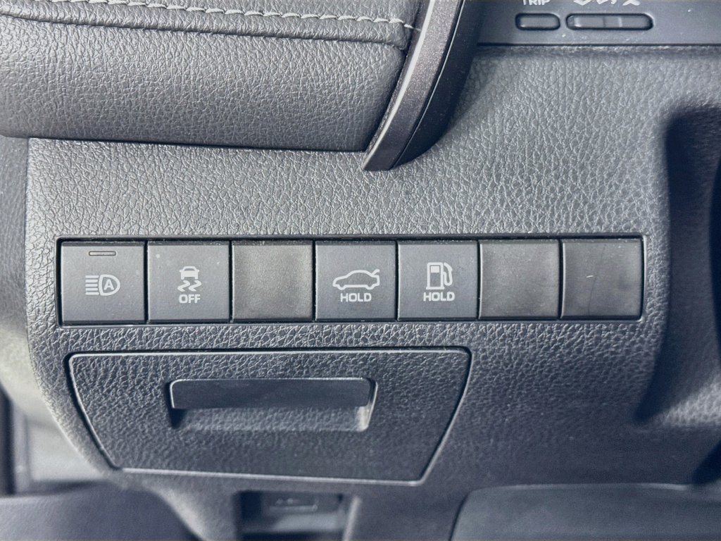 Used 2023 Toyota Camry SE FWD image 10