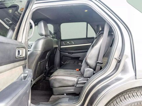 Used 2018 Ford Explorer XLT w/ Equipment Group 202A image 32