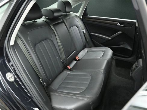 Used 2020 Volkswagen Passat 2.0T SEL image 17