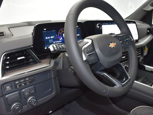 New 2025 Chevrolet Suburban Premier image 12