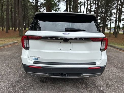 Used 2026 Ford Explorer Active w/ Active Comfort Package RWD image 5