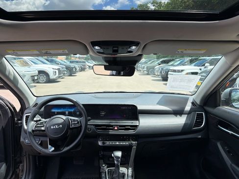 Used 2024 Kia Seltos EX AWD/4WD image 7