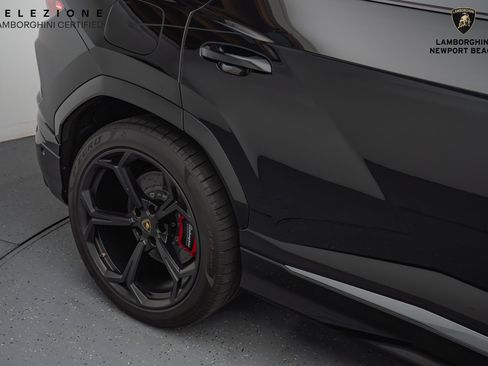 Used 2019 Lamborghini Urus image 7
