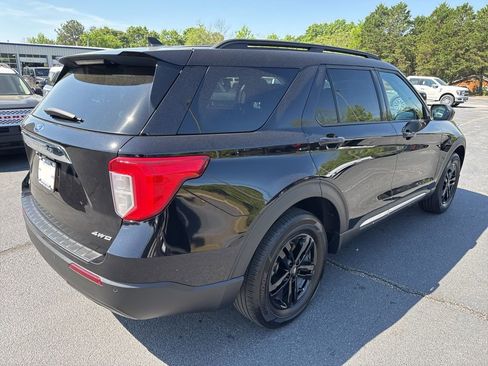 Used 2023 Ford Explorer XLT AWD/4WD image 2