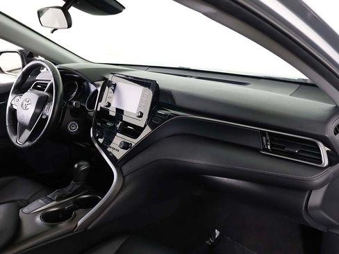 Used 2022 Toyota Camry SE FWD image 23