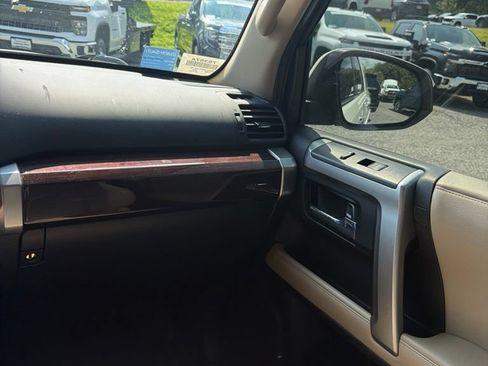 Used 2017 Toyota 4Runner Limited AWD/4WD image 21