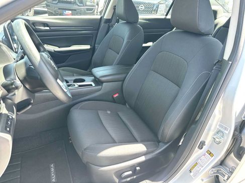 Used 2025 Nissan Altima 2.5 SV FWD image 17