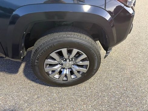 Used 2023 Toyota Tacoma Limited image 21