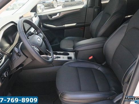 Used 2024 Ford Escape SE image 11