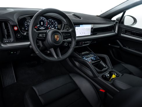 Certified 2026 Porsche Cayenne AWD/4WD image 4