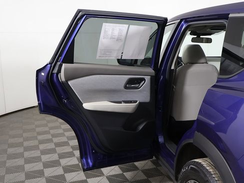 Used 2023 Nissan Rogue SV image 18