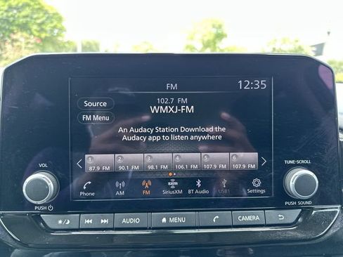 Used 2025 Nissan Pathfinder SV FWD image 25