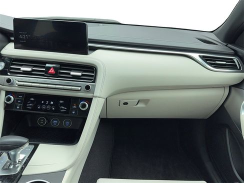 Used 2025 Genesis G70 2.5T image 19