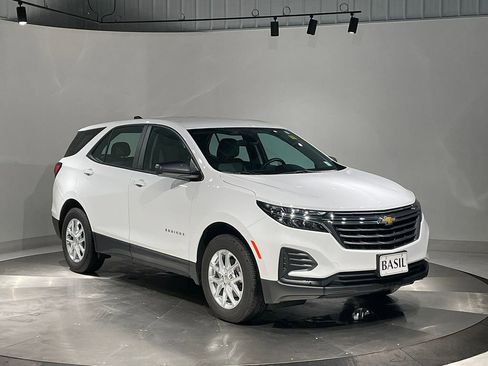 Used 2024 Chevrolet Equinox LS image 38