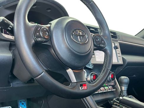 Used 2022 Toyota GR86 Premium image 18