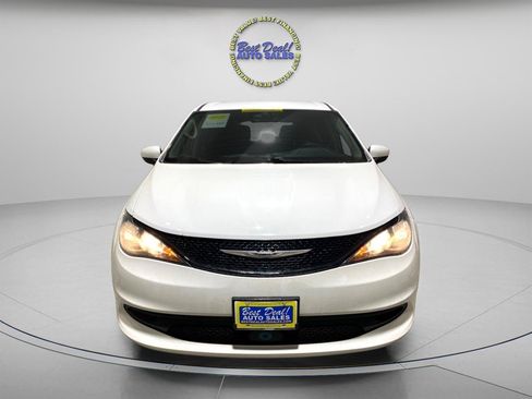 Used 2022 Chrysler Voyager LX FWD image 6
