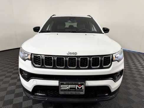 Used 2024 Jeep Compass Latitude w/ Convenience Group AWD/4WD image 4